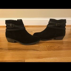 White Mountain Jitter Ankle Boot Size 7